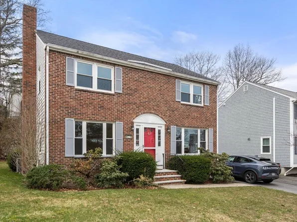 3 Loyola Cir, West Roxbury, MA 02132