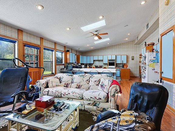 3rd image of 1100 Wooddale Blvd