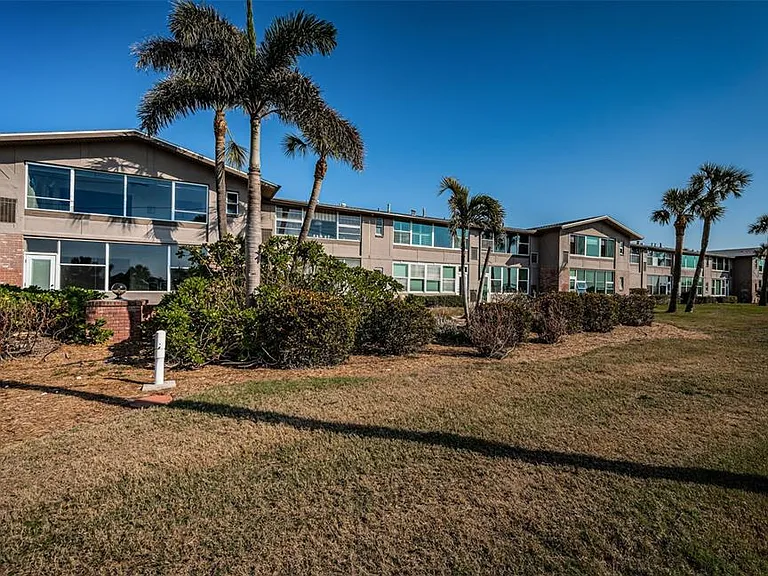 2 Causeway Blvd #208 — Photo 26