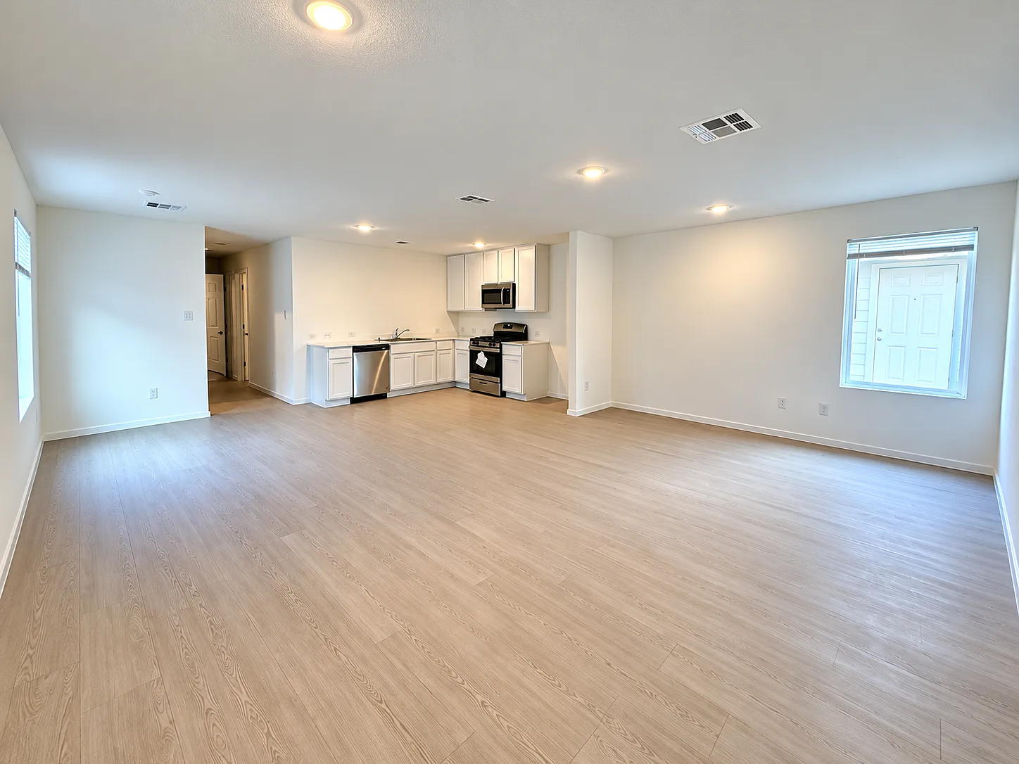 4 bed, 1386 sqft, $1,500 — Photo 4
