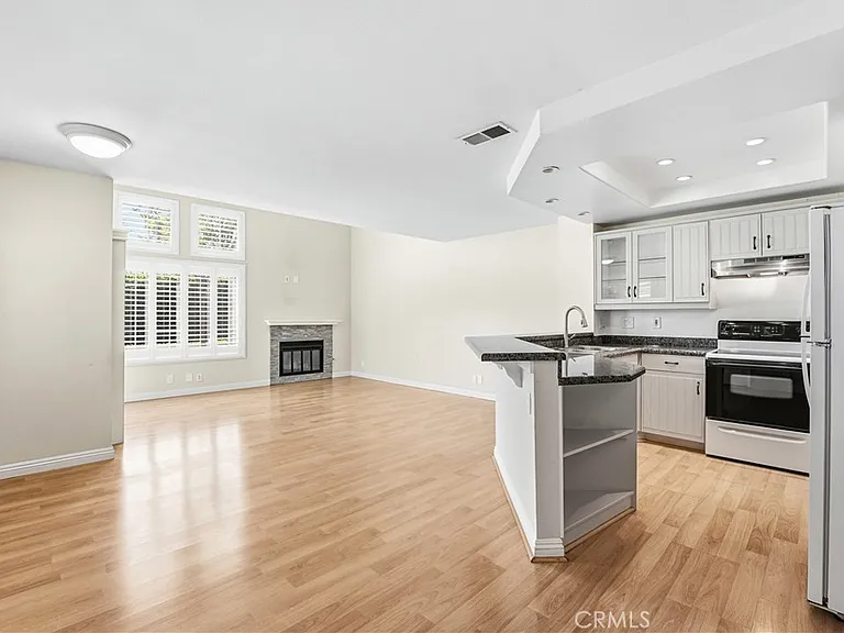 51 Greenmoor — Photo 4