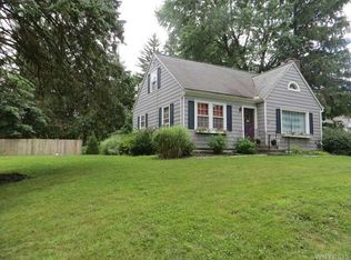 37 Henning Dr, Orchard Park, NY 14127