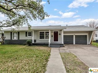 1905 E Virginia Ave, Victoria, TX 77901