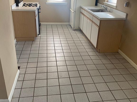 5th image of 310 N Governor Printz Blvd #1