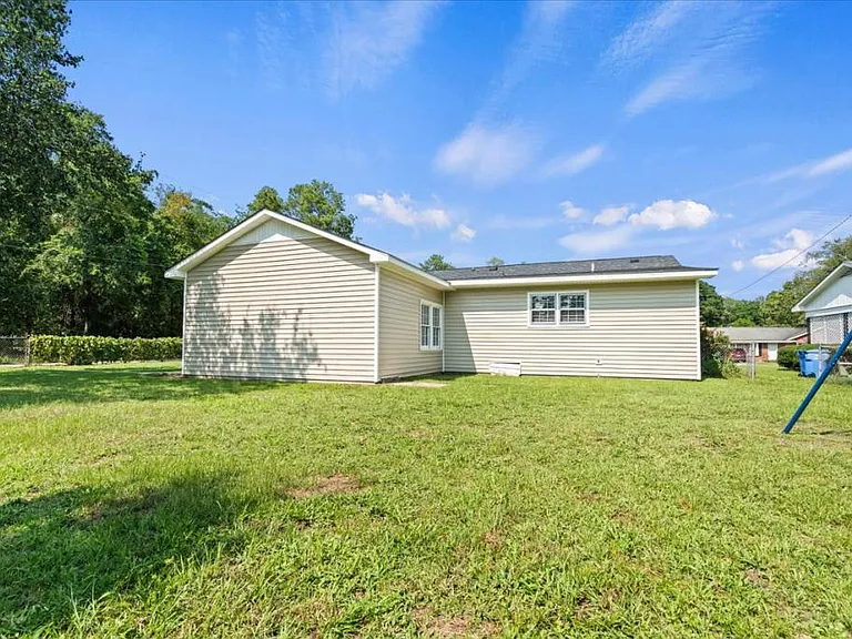 423 Sheffield Dr — Photo 12