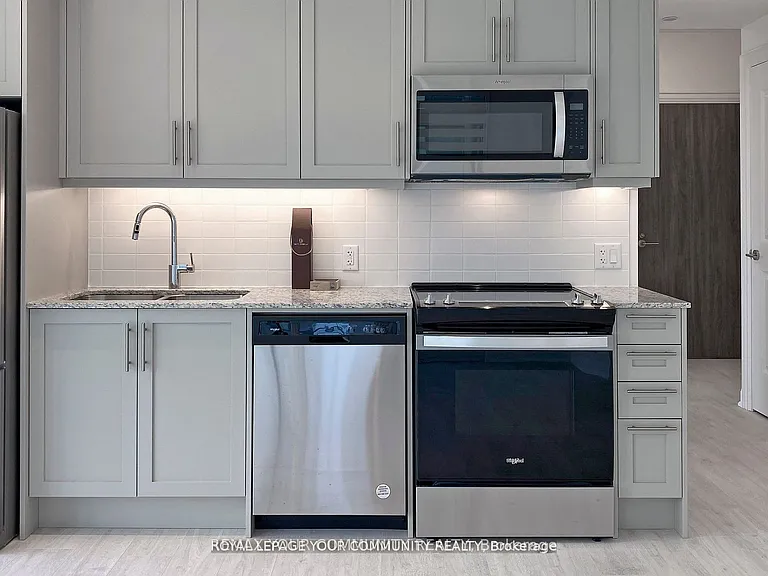 20 Gatineau Dr #402 — Photo 13