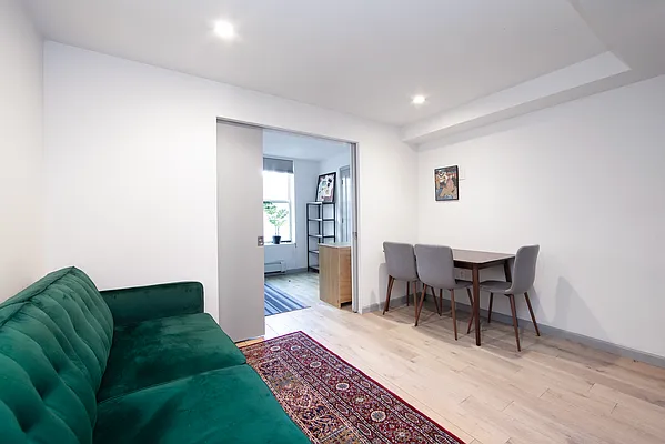 Rented by R New York | media 3