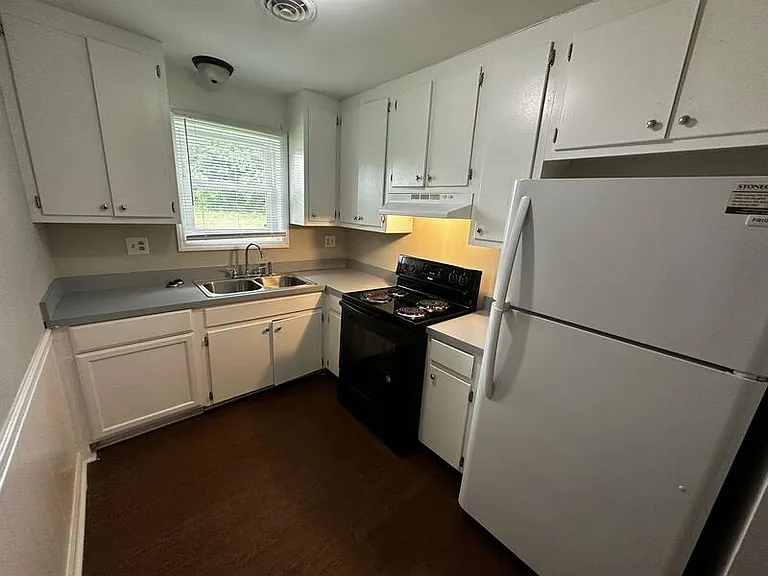 4137 Sunset Ave #5 — Photo 1