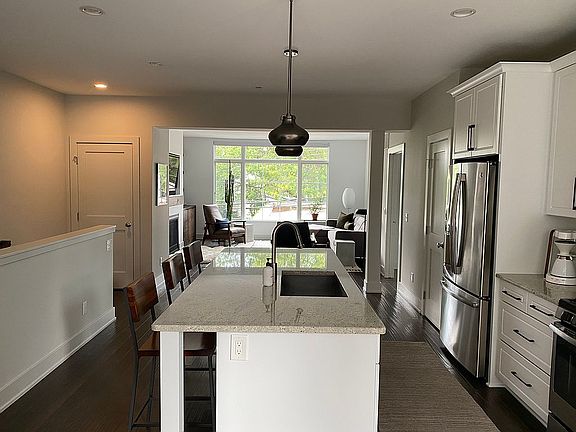 4th image of 414 N Main St #10