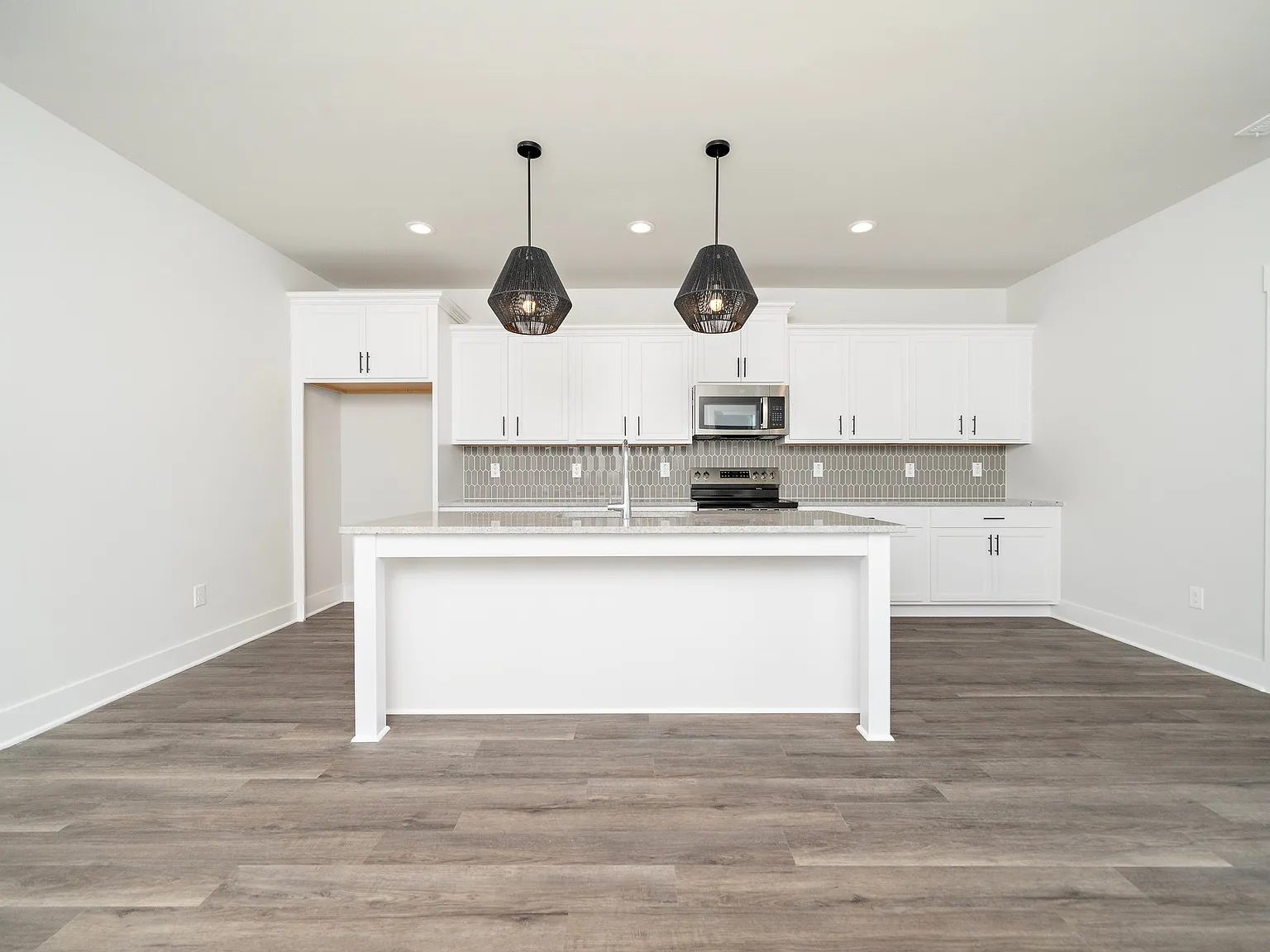 4 bed, 2501 sqft, $2,500 — Photo 4