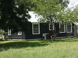 1325 N Heideke St, Seguin, TX 78155