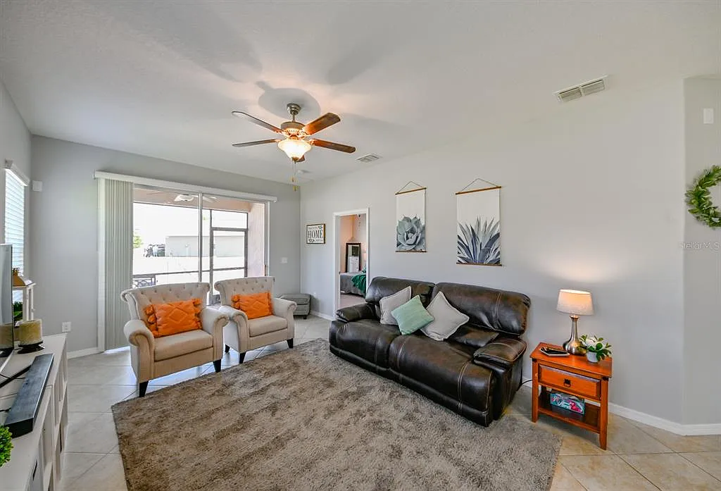 3 bed, 2.0 bath, 1521 sqft, $1,900 — Photo 4