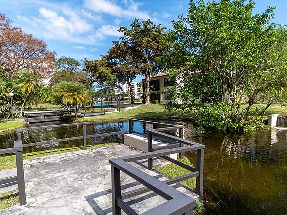 4th image of 2208 S Cypress Bend Dr APT 504