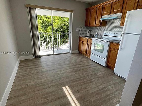 2nd image of 827 SW 11th Ave APT 5