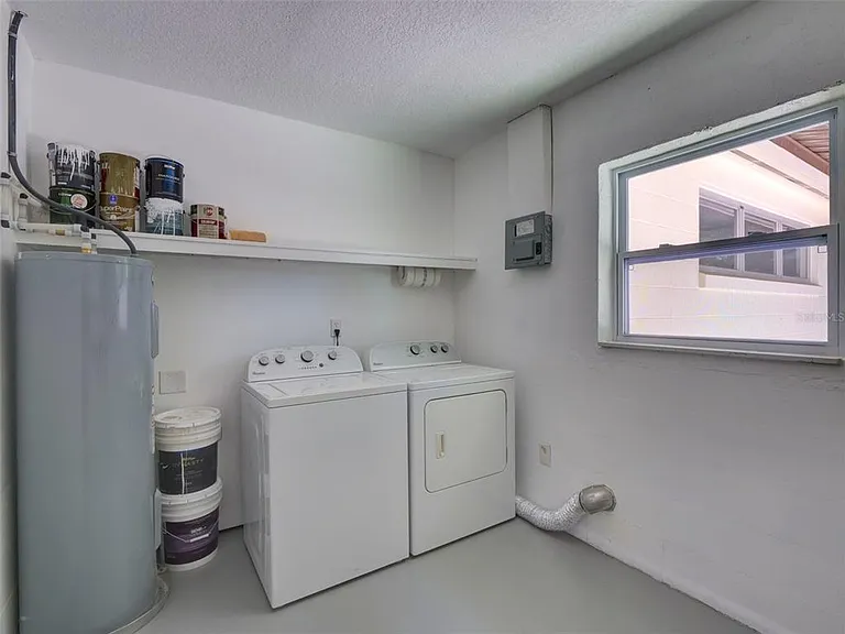 305 Sunset Dr — Photo 24