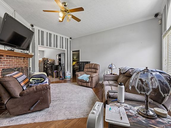 4th image of 1044 Winding Way Dr