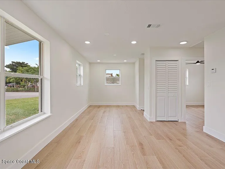 301 W Rutgers St — Photo 12