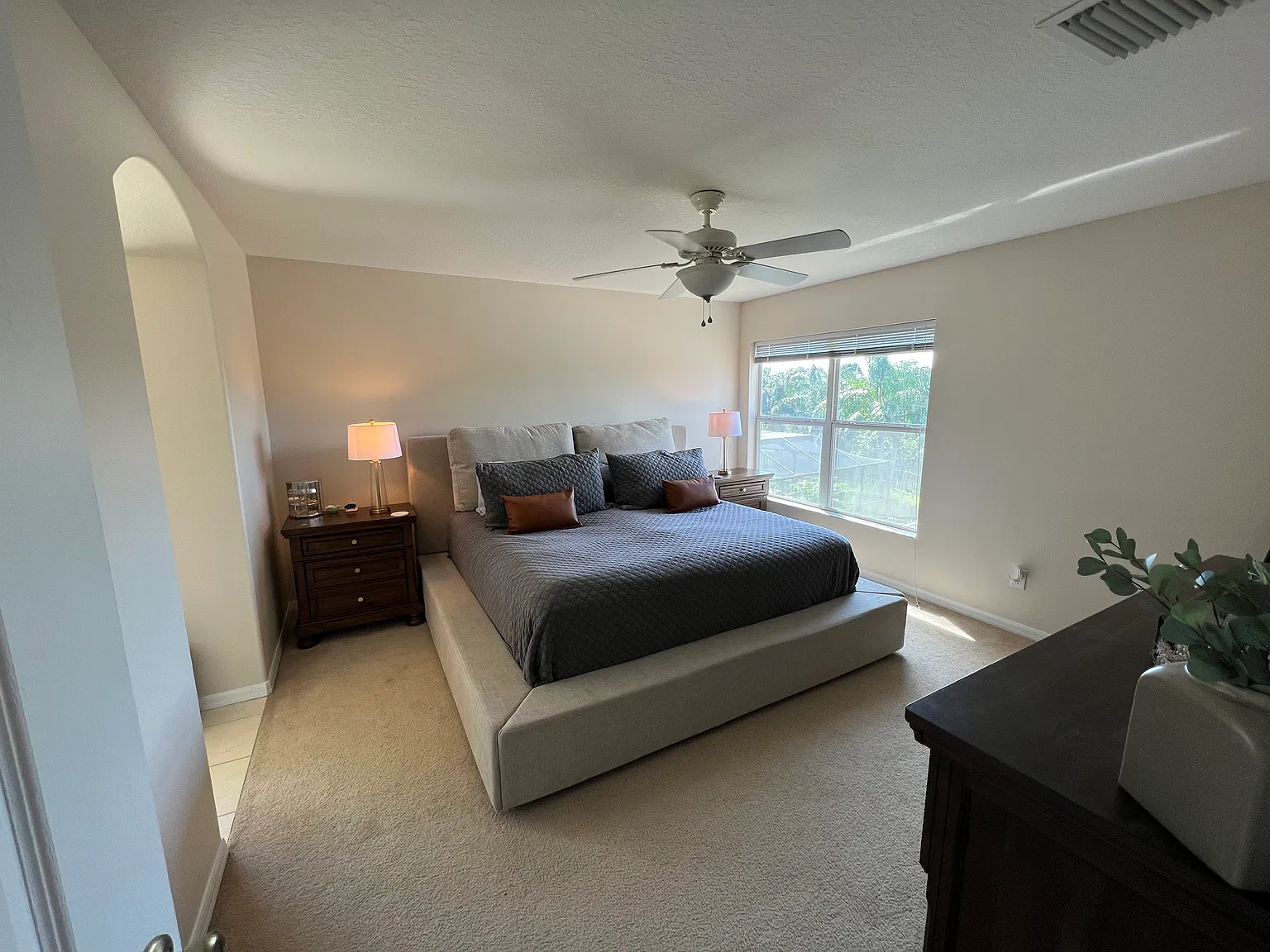 3 bed, 2825 sqft, $2,950 — Photo 4