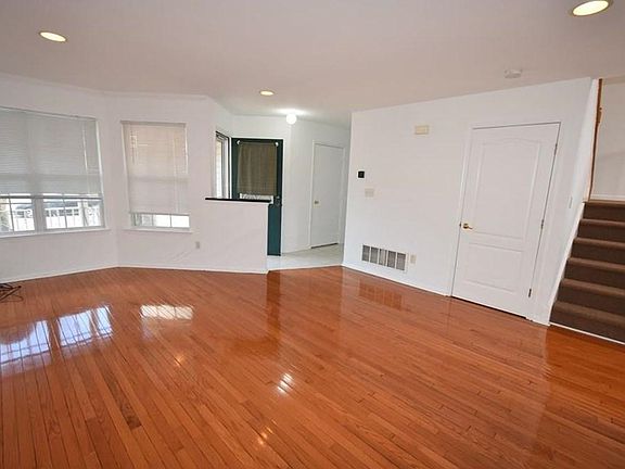 4th image of 59 Heatherwood Dr