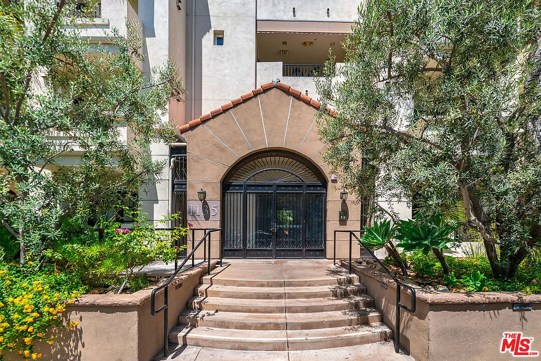 2 bed, 2.5 bath, 1320 sqft, $4,595 — Photo 1