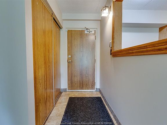 4th image of 3355 Sandwich St #104