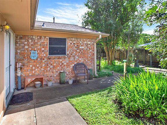 4th image of 212 Pecan Drive
