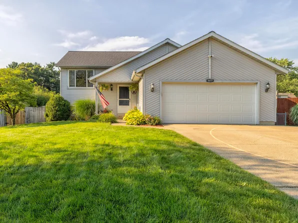 1477 Manorwood Dr SE, Kentwood, MI 49508