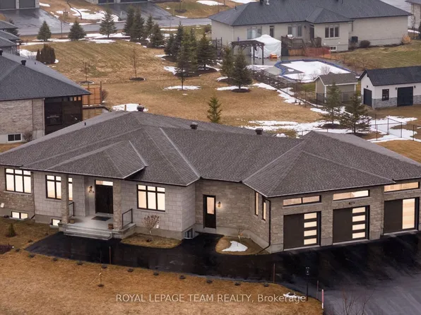 7125 Still Meadow Way, Ottawa, ON K4P 0G1