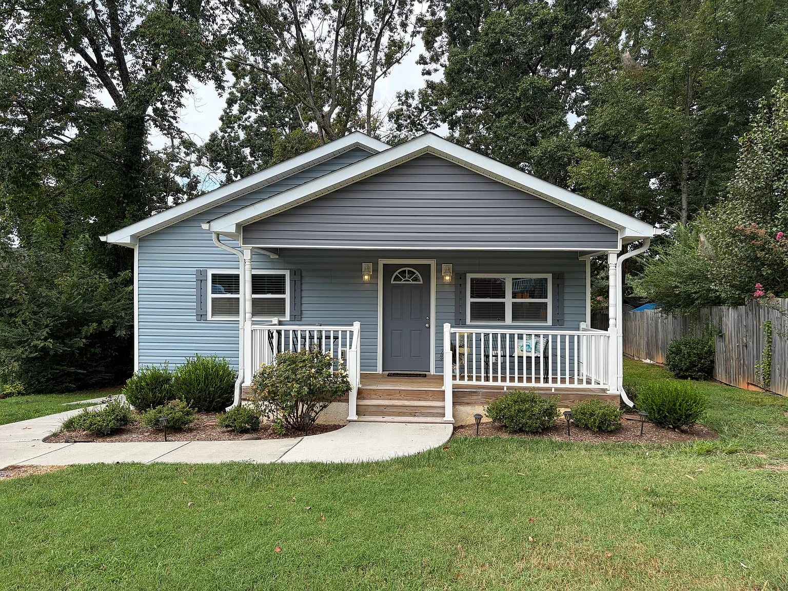 2 bed, 729 sqft, $1,200 — Photo 1