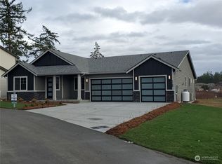 1146 Seawall Ln, Oak Harbor, WA