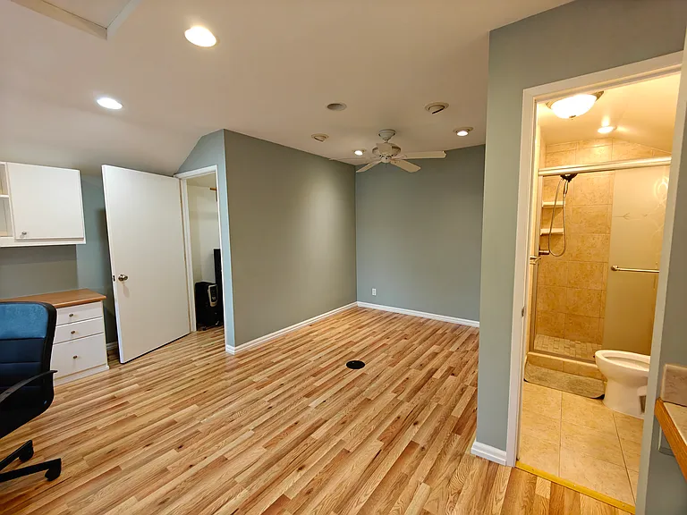1512 Mariposa Ave — Photo 8