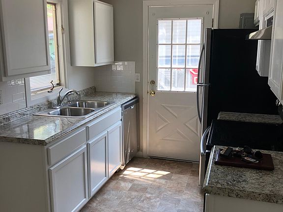 4th image of 903 East Dr