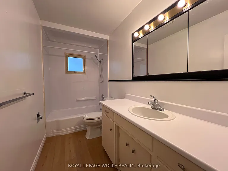 148 Siebert Ave #UPPER — Photo 10