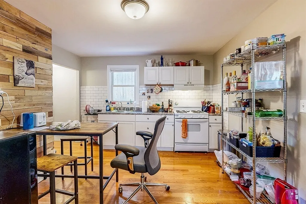 2 bed, 1100 sqft, $3,300 — Photo 2