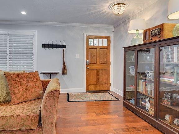 3rd image of 3113 Holly Haven Dr
