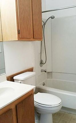 4th image of 16112 Fitchburg Cir