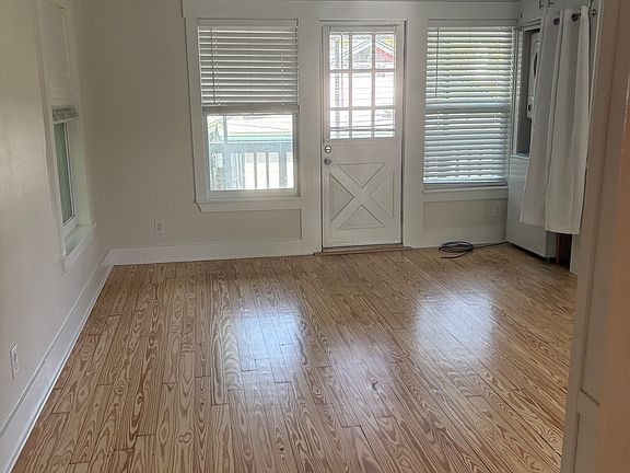 3rd image of 1140 Locust St NE #1/2