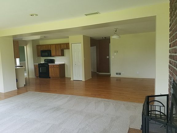 5th image of 4553 Rolling Hills Dr