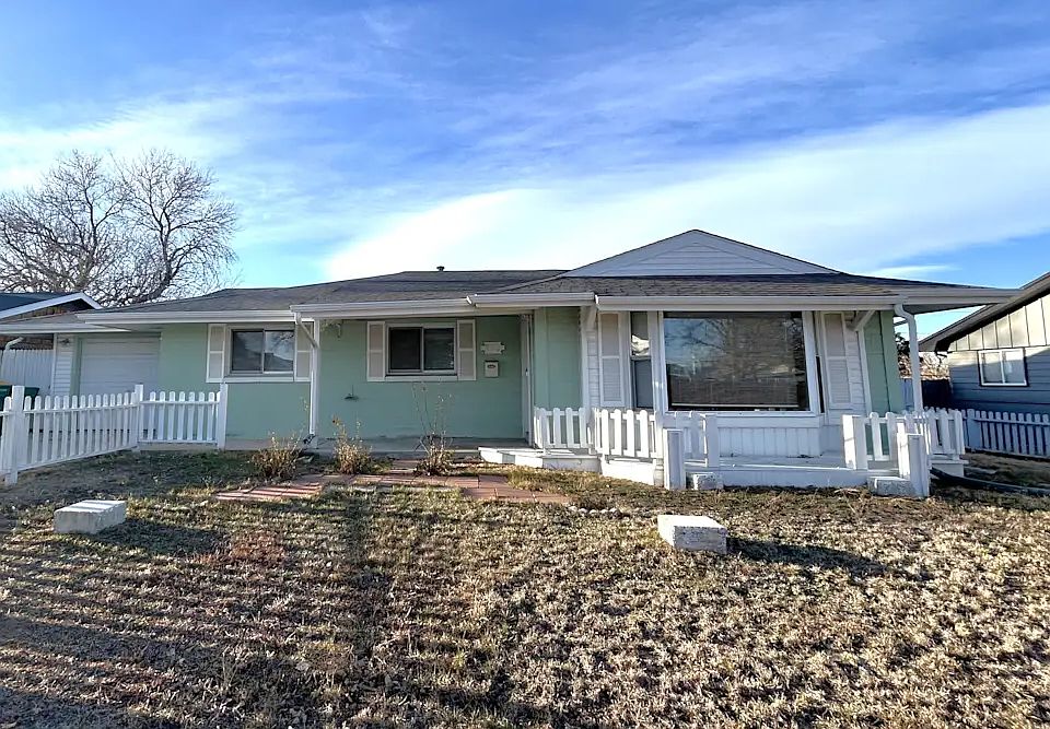 1st image of 853 Essex Dr #1