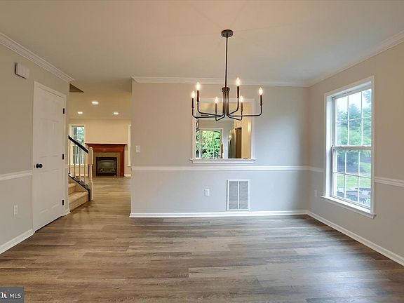 4th image of 1199 Cross Creek Dr