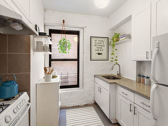 3rd image of 30 Macombs Pl APT 23