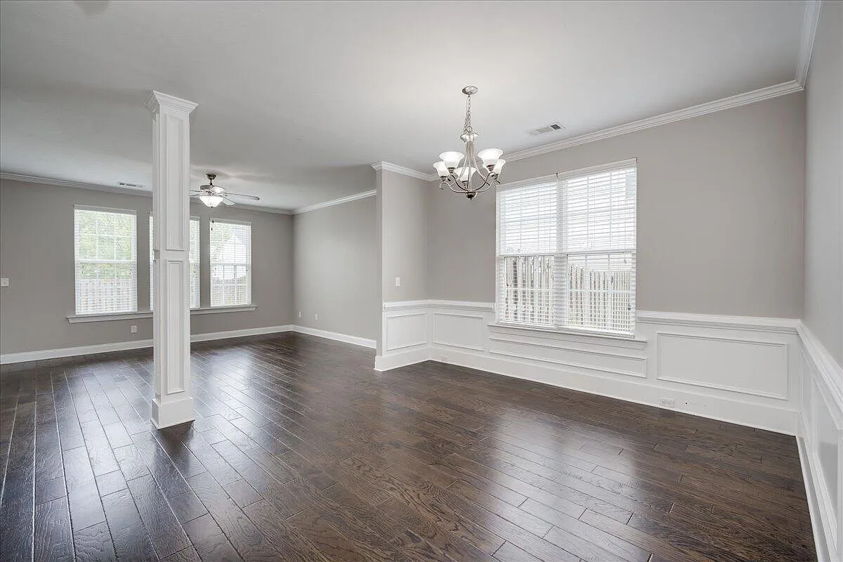 4 bed, 2.5 bath, 2220 sqft, $2,100 — Photo 4