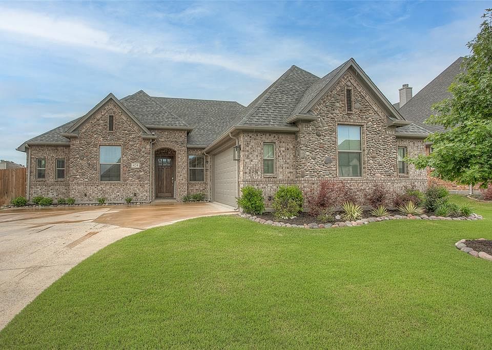 1st image of 424 Blue Star Ct