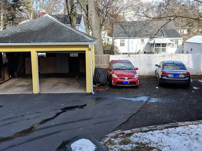 Parking in Driveway (No double parking Required)
