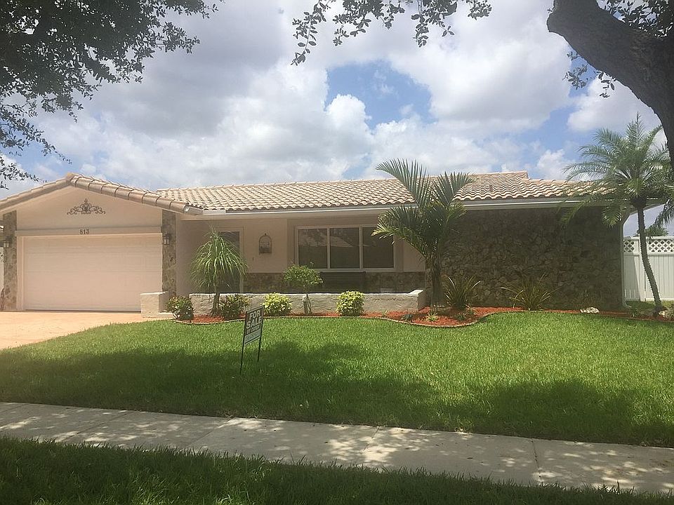 1st image of 813 W Plantation Cir