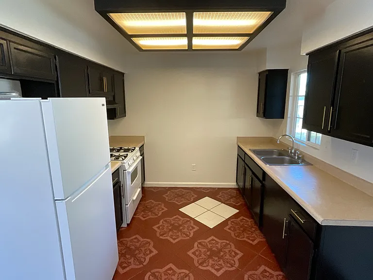 1328 Laguna Way — Photo 5