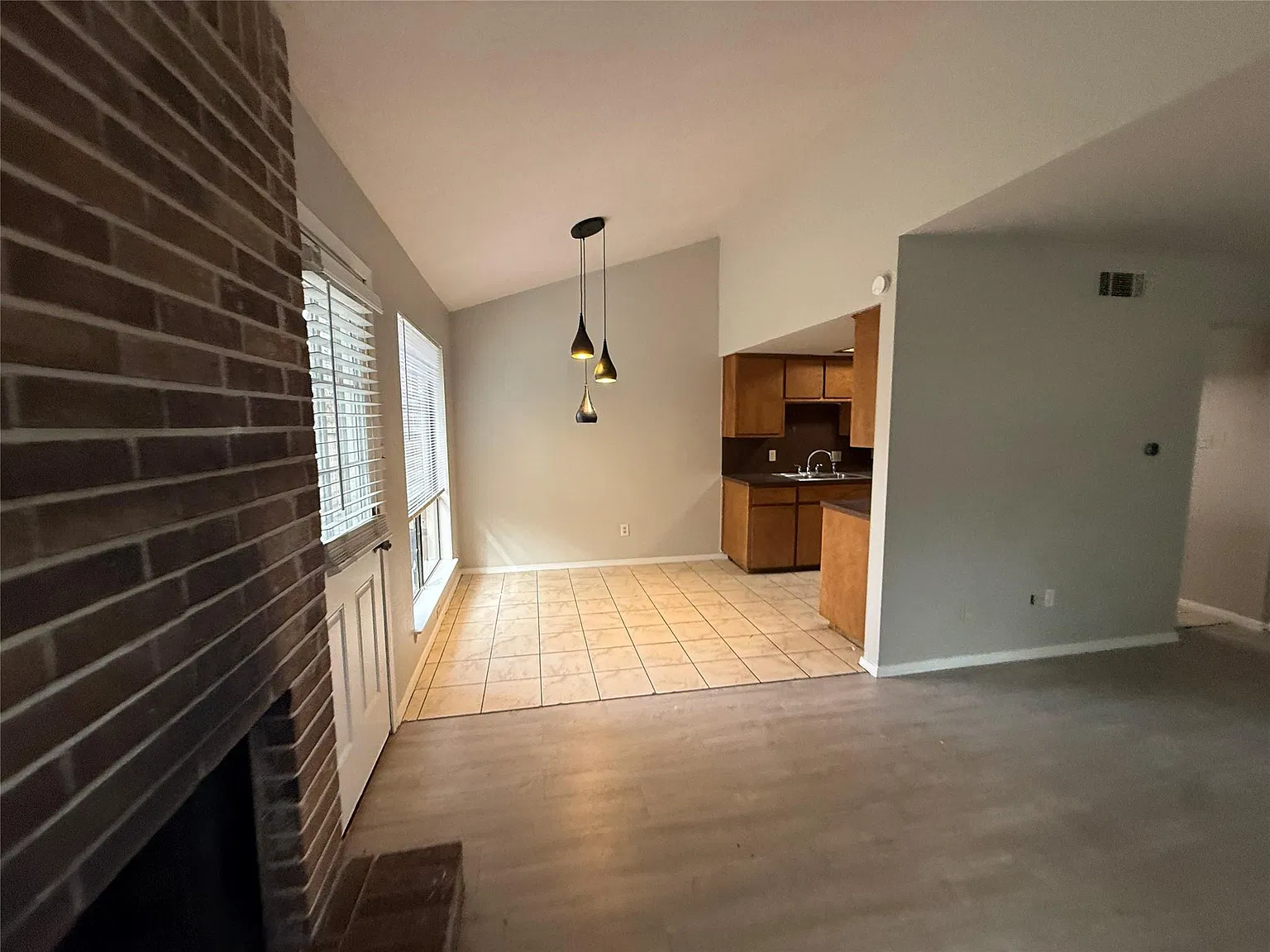 2 bed, 1.5 bath, 1071 sqft, $1,570 — Photo 4