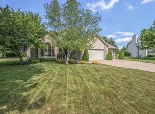 1360 Creekside Ln, Green Bay, WI 54311