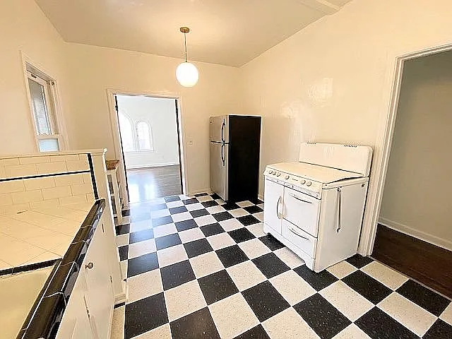 920 N Hoover St #B — Photo 12