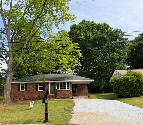 24 Cherokee St Photo 1